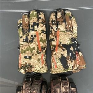 Sitka Women’s Camo Insulated Gloves